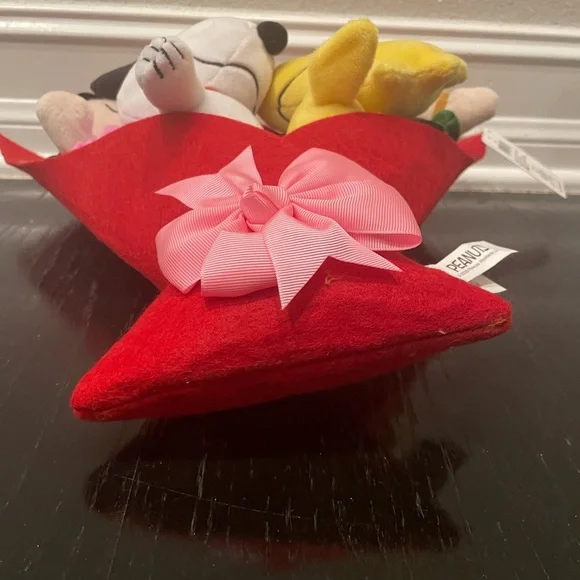 Ruz Peanuts Plush Bouquet - Picture 6 of 10